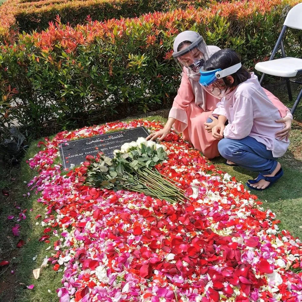 Momen BCL ke makam ashraf © 2021 brilio.net