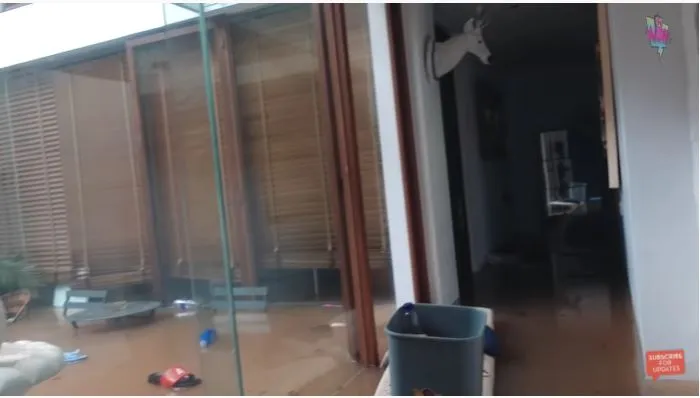 rumah Irish Bella kebanjiran © YouTube rumah Irish Bella kebanjiran © YouTube