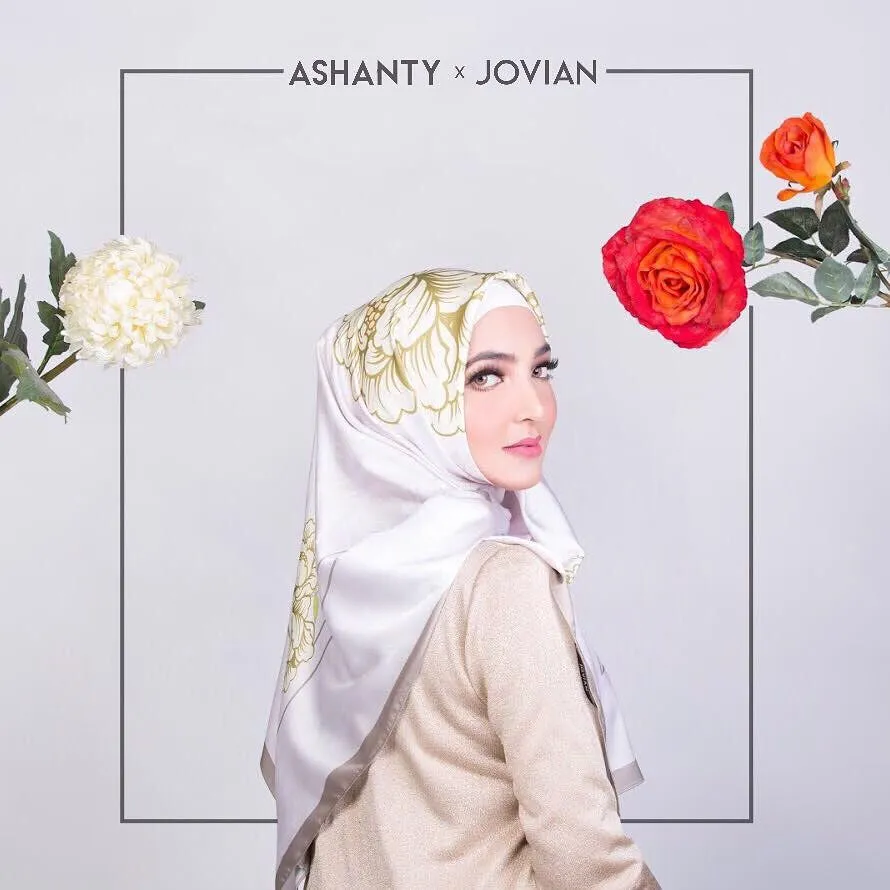 potret seleb jadi model bisnis kerudung © Instagram