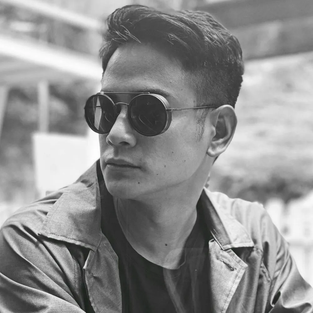 Potret transformasi gaya rambut Dwi Andhika © 2021 brilio.net Potret transformasi gaya rambut Dwi Andhika © 2021 brilio.net