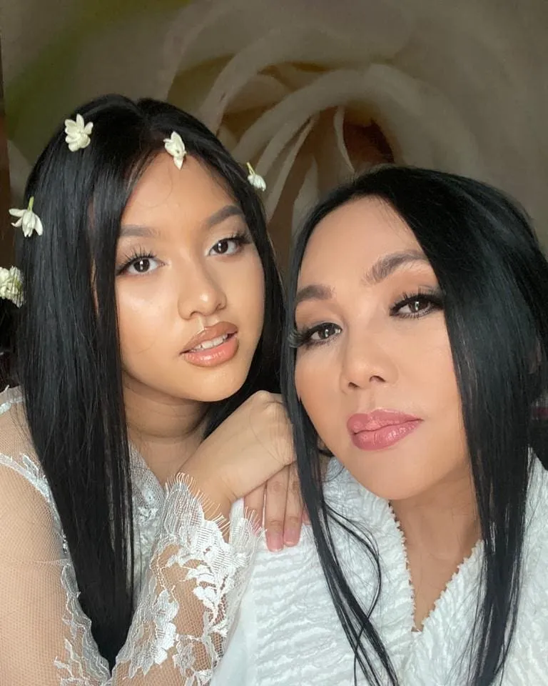 Penyanyi 90-an dan sang anak © Instagram Penyanyi 90-an dan sang anak © Instagram