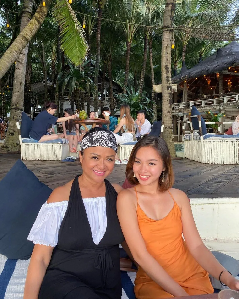 Penyanyi 90-an dan sang anak © Instagram Penyanyi 90-an dan sang anak © Instagram