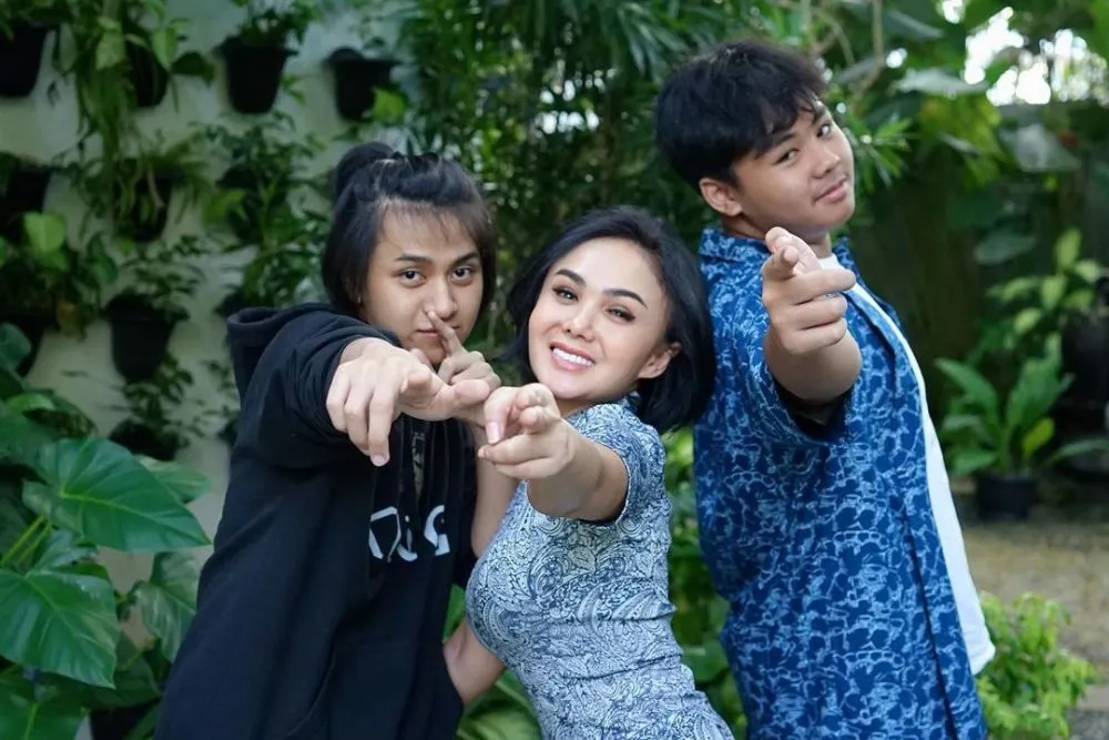 Penyanyi 90-an dan sang anak © Instagram Penyanyi 90-an dan sang anak © Instagram