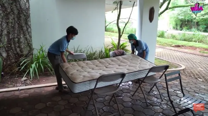 rumah Irish Bella pasca banjir © YouTube rumah Irish Bella pasca banjir © YouTube