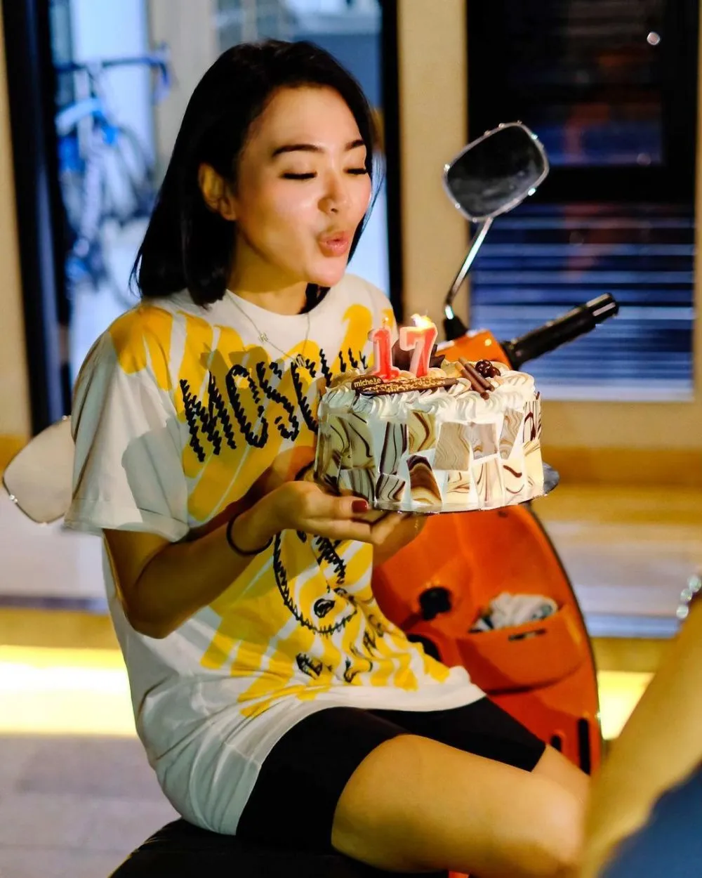 Momen perayaan ultah ke-29 Wika Salim © 2021 brilio.net Momen perayaan ultah ke-29 Wika Salim © 2021 brilio.net