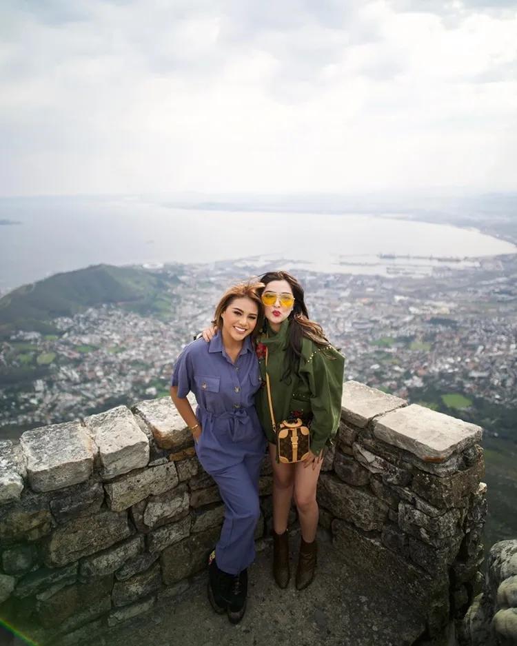 penyanyi dan ibu sambung © 2021 brilio.net penyanyi dan ibu sambung © 2021 brilio.net