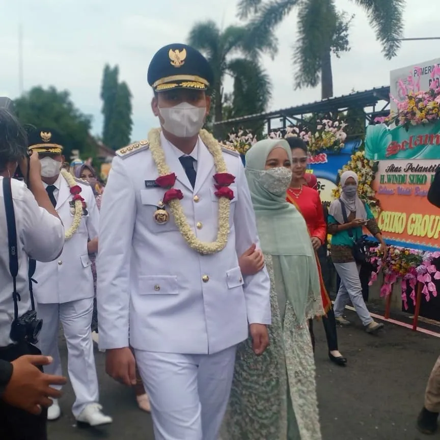 momen pelantikan suami chaca frederica © Instagram momen pelantikan suami chaca frederica © Instagram