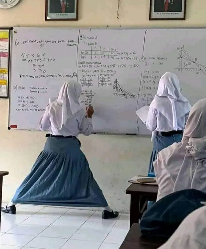 momen absurd gunakan papan tulis Berbagai sumber momen absurd gunakan papan tulis Berbagai sumber