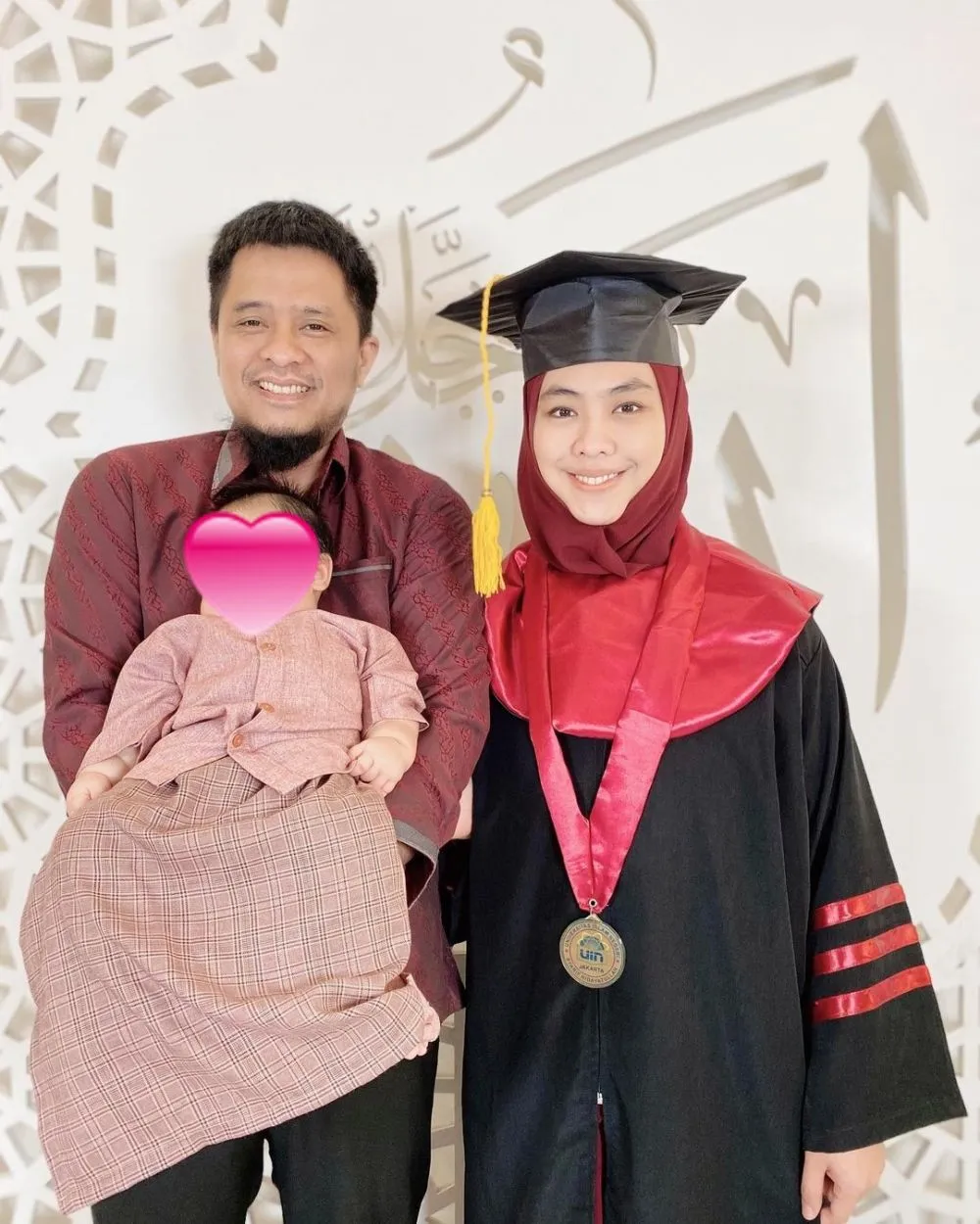 Momen Oki Setiana Dewi raih gelar doktor Instagram Momen Oki Setiana Dewi raih gelar doktor Instagram