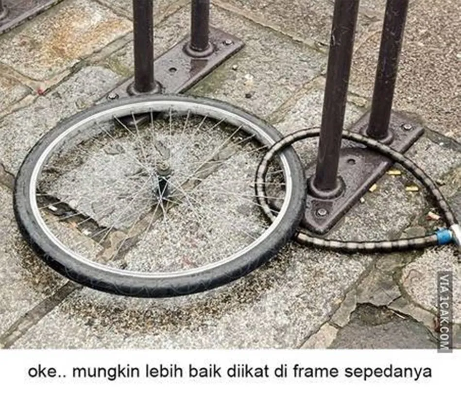 cara absurd parkir sepeda © Berbagai Sumber