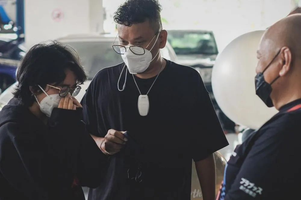 Momen Cinta Kuya dapat hadiah mobil klasik © Instagram