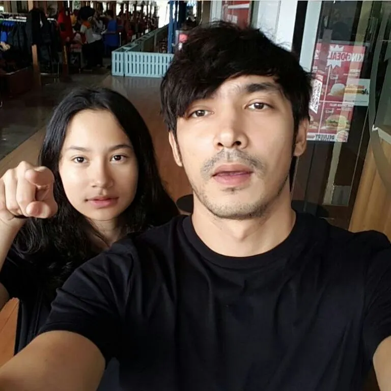 Abimana Aryasatya dan putrinya © 2021 brilio.net