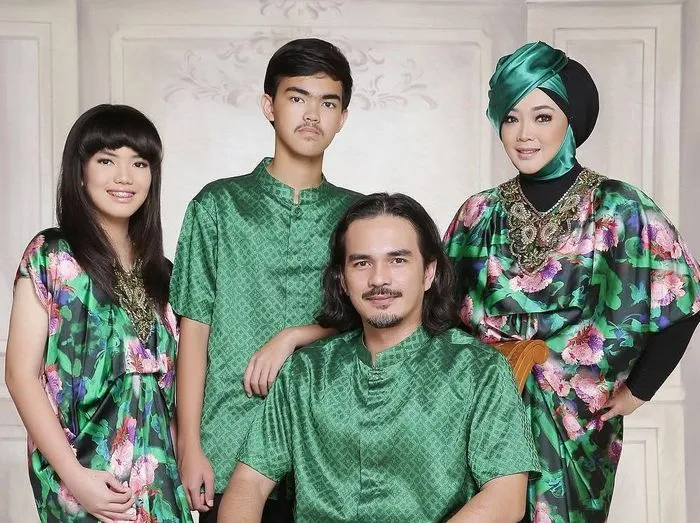 Rina Gunawan dan keluarga inti ©Instagram