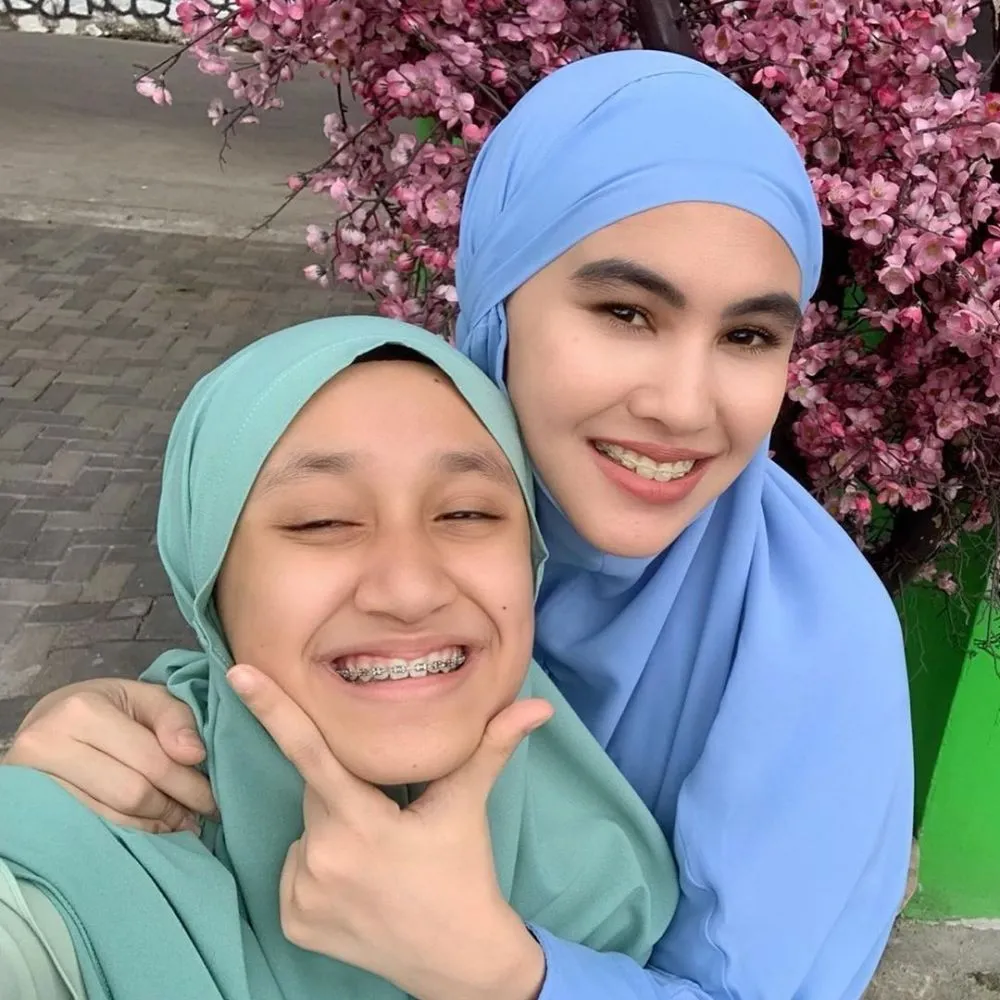 kekompakkan seleb dan putri sambung © Instagram kekompakkan seleb dan putri sambung © Instagram
