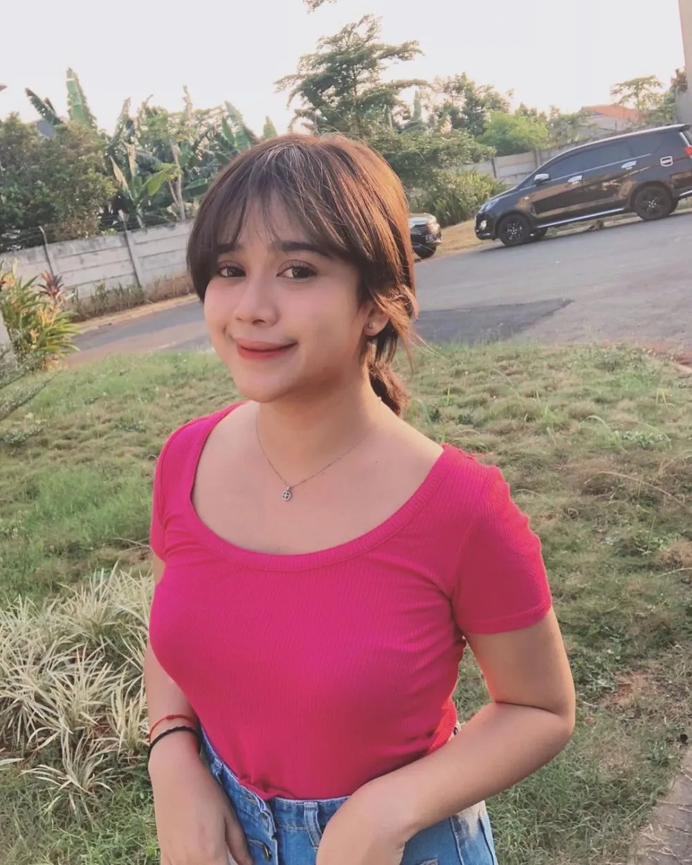 pesona penyanyi rambut poni © Instagram pesona penyanyi rambut poni © Instagram