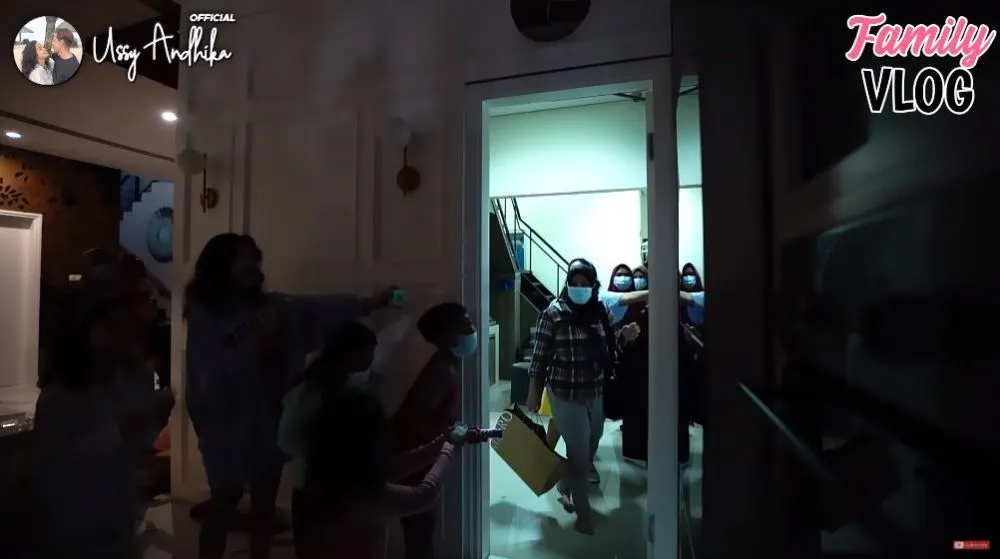 ulang tahun asisten Ussy © YouTube ulang tahun asisten Ussy © YouTube