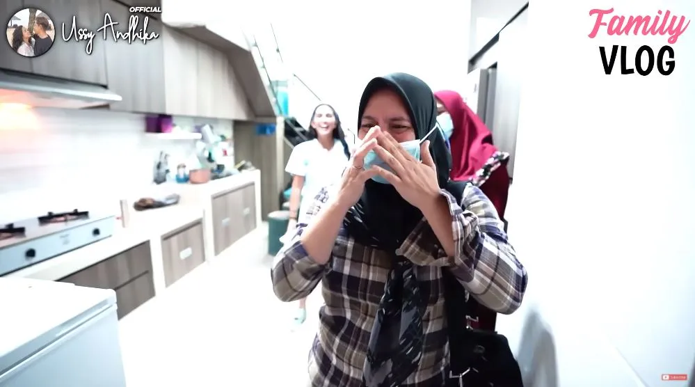 ulang tahun asisten Ussy © YouTube ulang tahun asisten Ussy © YouTube