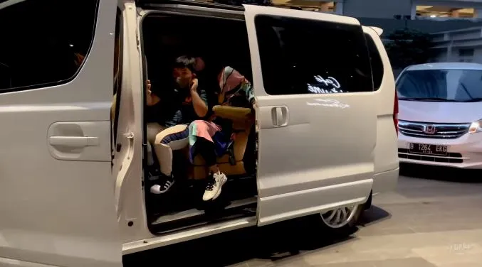 Nisya Ahmad sewa studio bioskop © 2021 brilio.net Nisya Ahmad sewa studio bioskop © 2021 brilio.net