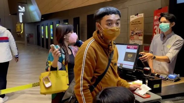 Nisya Ahmad sewa studio bioskop © 2021 brilio.net Nisya Ahmad sewa studio bioskop © 2021 brilio.net