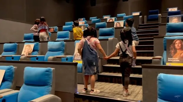 Nisya Ahmad sewa studio bioskop © 2021 brilio.net Nisya Ahmad sewa studio bioskop © 2021 brilio.net