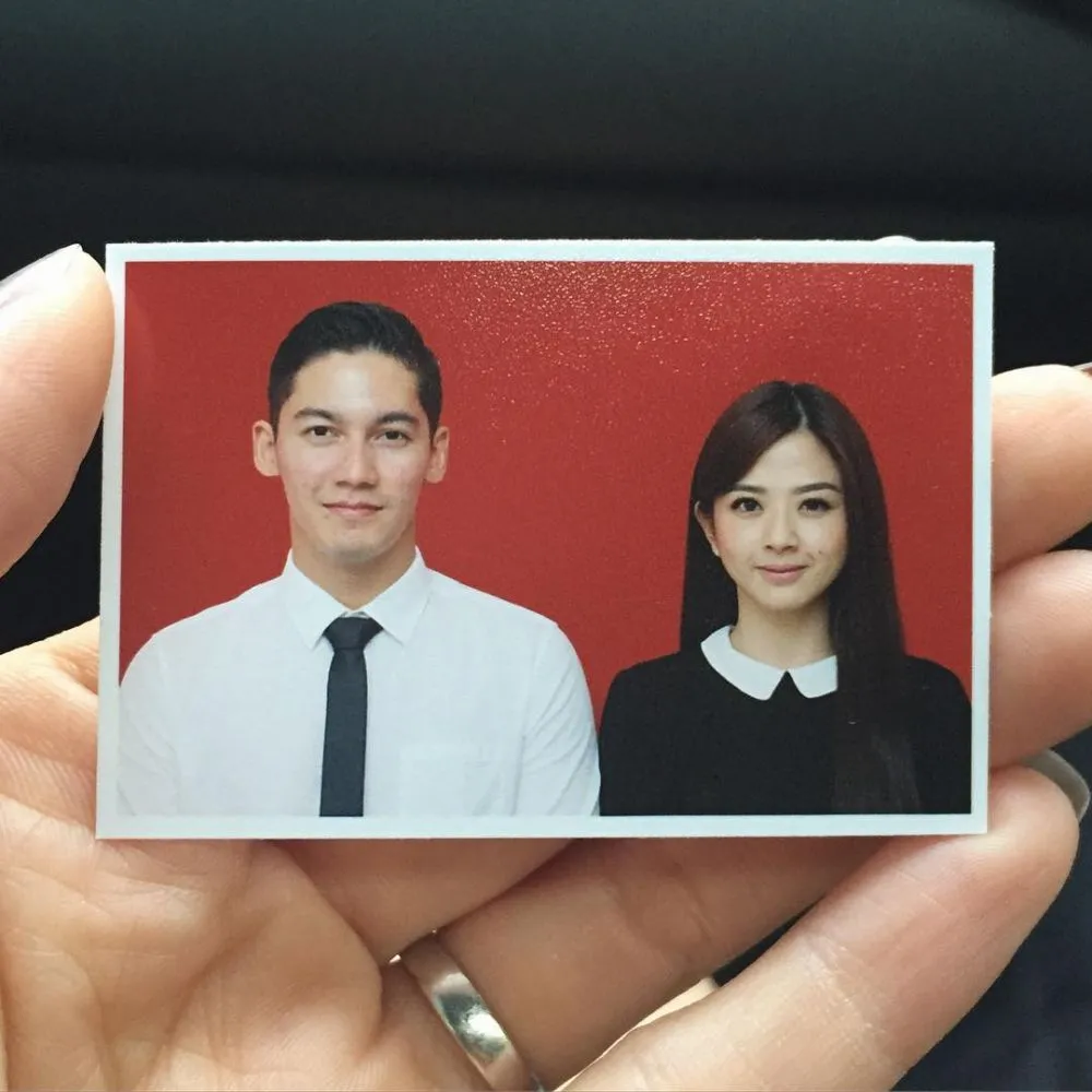 Seleb cantik di pasfoto buku nikah © Instagram