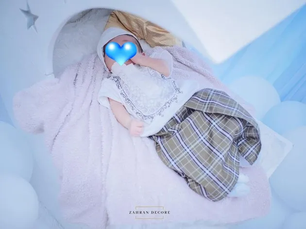 Eza Gionino gelar aqiqah untuk anak kedua © 2021 brilio.net Eza Gionino gelar aqiqah untuk anak kedua © 2021 brilio.net