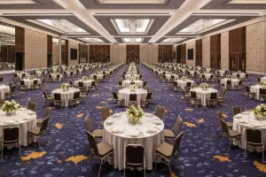 Hotel ini tawarkan ruang pertemuan super besar, bikin acara jadi aman