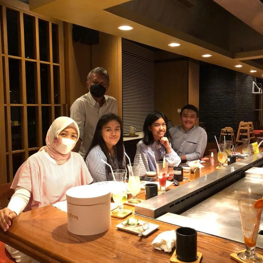 Adjani dan kekasih © Instagram Adjani dan kekasih © Instagram