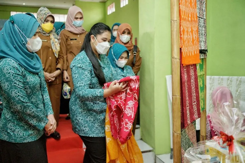 Kahiyang kunjungan kerja © Instagram Kahiyang kunjungan kerja © Instagram