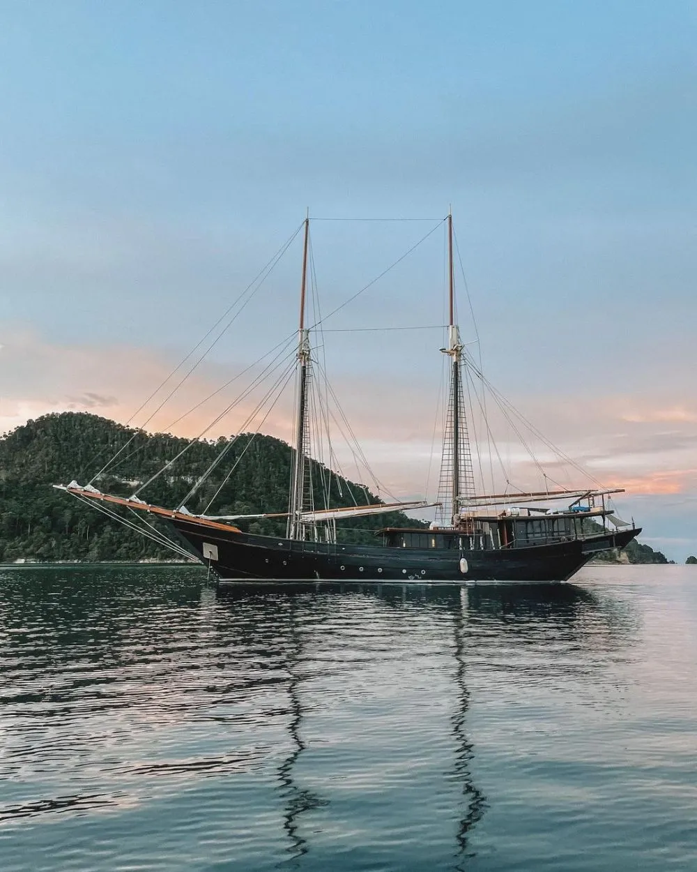 kapal pinisi yang disewa Nikita Willy  Instagram