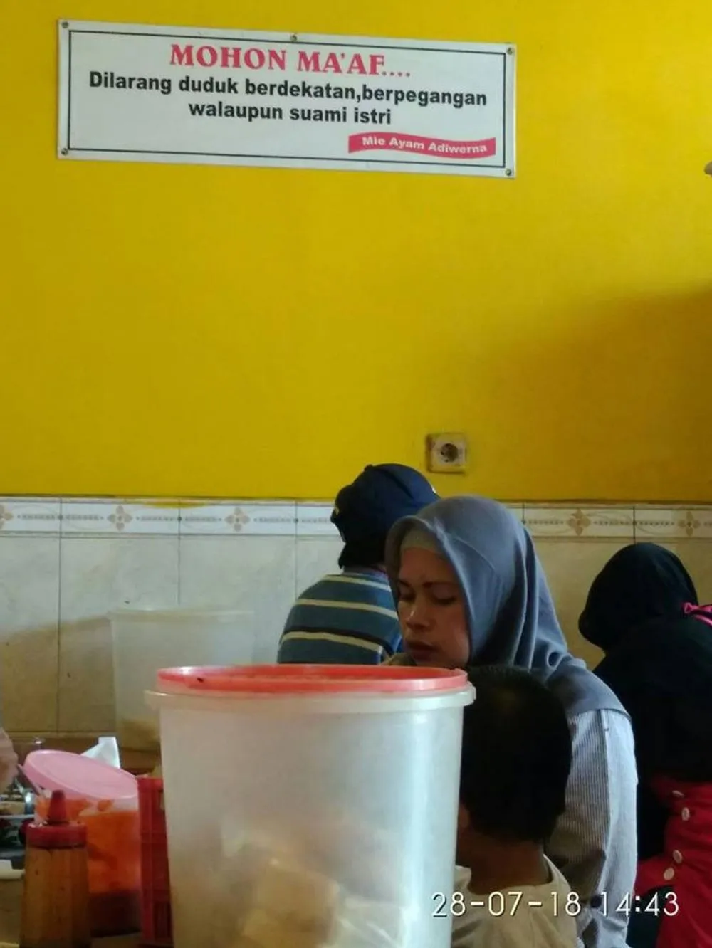 Pengumuman di warung makan © berbagai sumber