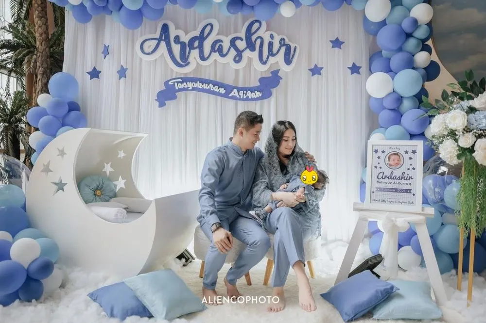 Momen akikah anak pertama seleb Instagram © 2021 brilio.net Momen akikah anak pertama seleb Instagram © 2021 brilio.net