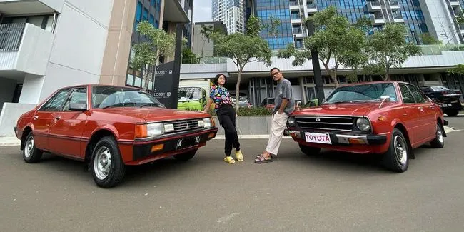 seleb foto dengan mobil klasiknya © 2021 brilio.net seleb foto dengan mobil klasiknya © 2021 brilio.net