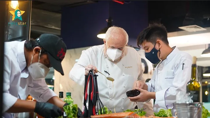 Penampakan restoran baru Rieta Amilia  Instagram