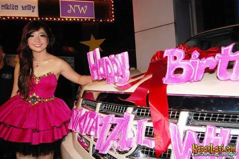seleb dapat hadiah mobil saat ulang tahun © Instagram seleb dapat hadiah mobil saat ulang tahun © Instagram