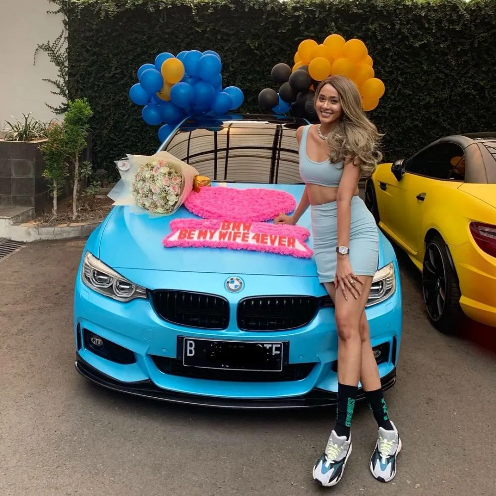 seleb dapat hadiah mobil saat ulang tahun © Instagram seleb dapat hadiah mobil saat ulang tahun © Instagram