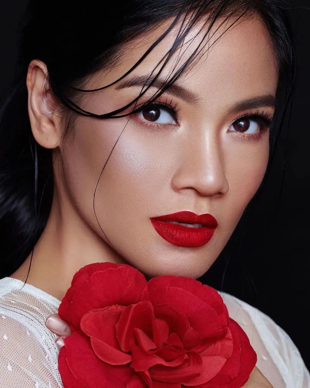 Titi Kamal makeup tebal © Instagram Titi Kamal makeup tebal © Instagram