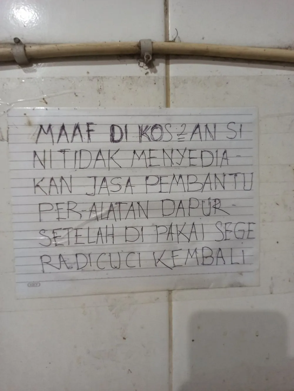 tulisan di wastafel kos © 2021 brilio.net tulisan di wastafel kos © 2021 brilio.net