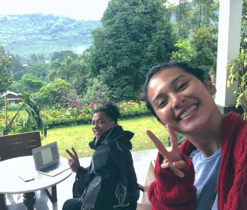 Momen selfie 9 seleb yang nikah di 2021 © 2021 brilio.net Momen selfie 9 seleb yang nikah di 2021 © 2021 brilio.net