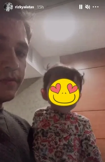 Rizky Alatas momong anak © 2021 Instagram/@@rizkyalatas Rizky Alatas momong anak © 2021 Instagram/@@rizkyalatas