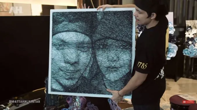 Momen Atta & Aurel buka kado pernikahan © 2021 brilio.net Momen Atta & Aurel buka kado pernikahan © 2021 brilio.net