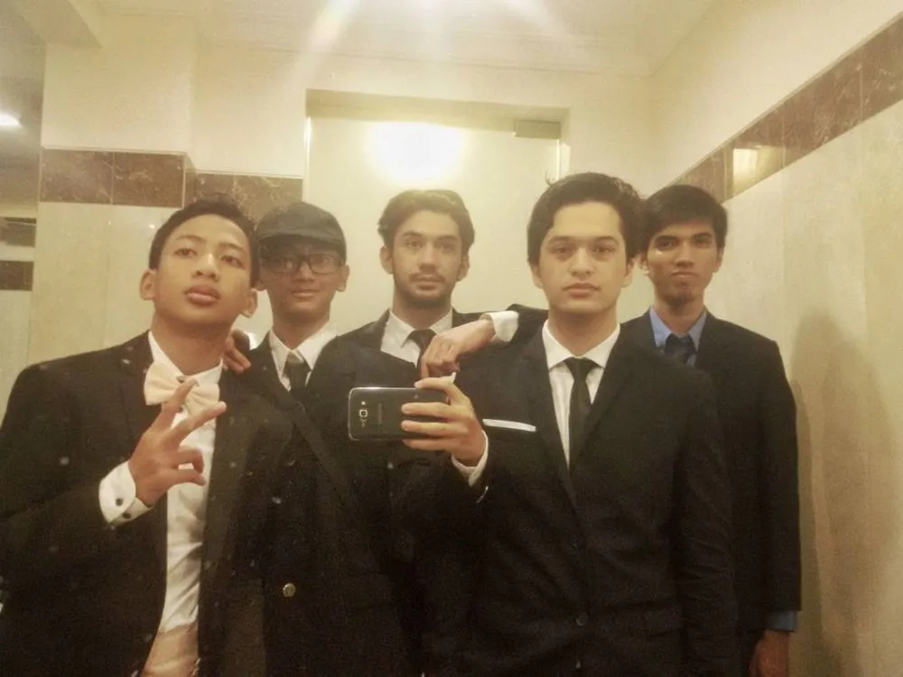 Potret kompak Reza Rahadian dan adiknya Berbagai sumber