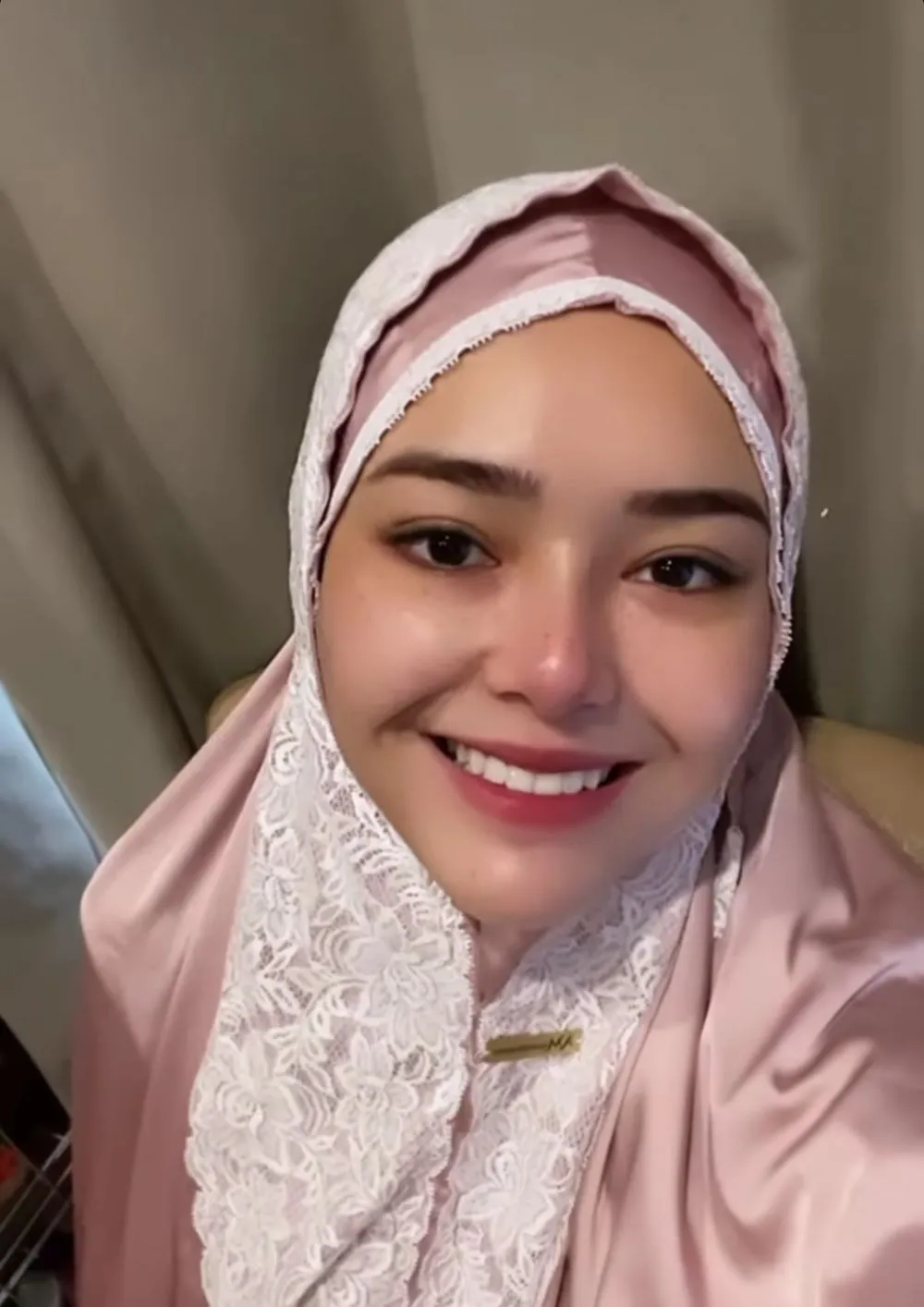 seleb yang menjual mukena di ramadan 2021 © 2021 brilio.net seleb yang menjual mukena di ramadan 2021 © 2021 brilio.net