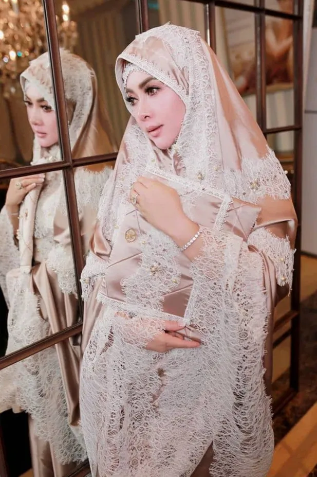 seleb yang menjual mukena di ramadan 2021 © 2021 brilio.net seleb yang menjual mukena di ramadan 2021 © 2021 brilio.net