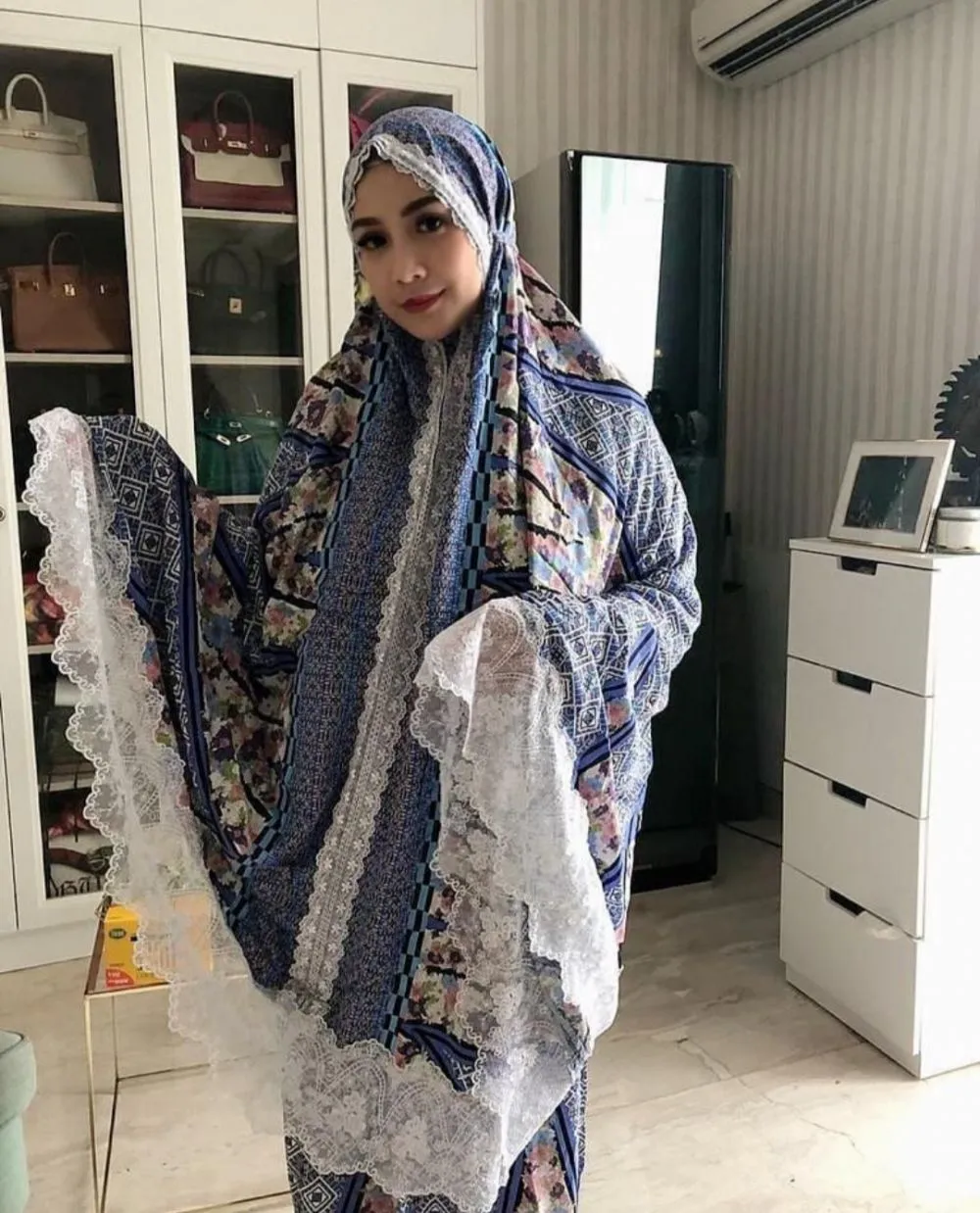 seleb yang menjual mukena di ramadan 2021 © 2021 brilio.net seleb yang menjual mukena di ramadan 2021 © 2021 brilio.net