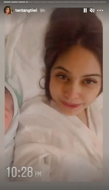 Tiwi eks T2 lahirkan anak kedua © berbagai sumber