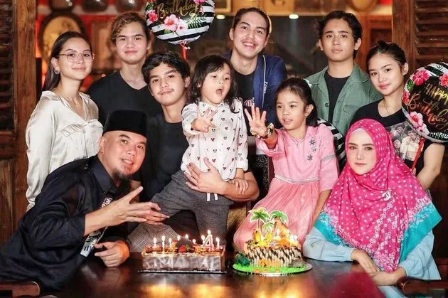 potret tampan Rafly anak Mulan Jameela Instagram potret tampan Rafly anak Mulan Jameela Instagram