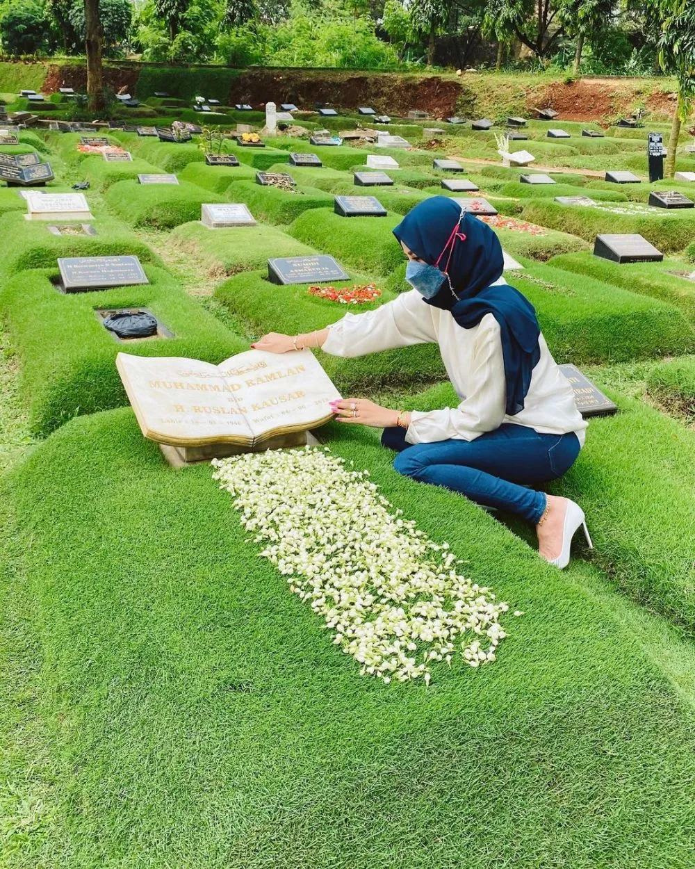 seleb ziarah jelang ramadhan 2021 © 2021 brilio.net