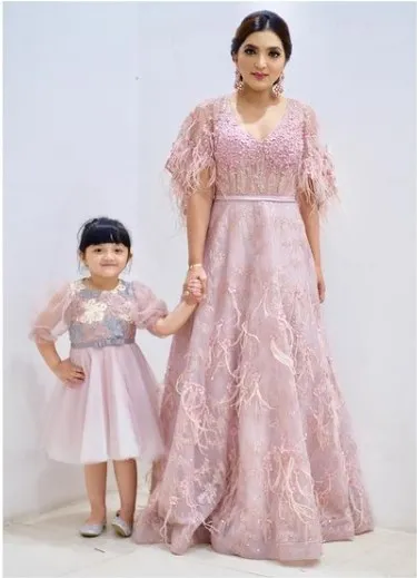 Gaya Arsy kembaran baju dengan Ashanty Instagram/@ashanty_ash Gaya Arsy kembaran baju dengan Ashanty Instagram/@ashanty_ash