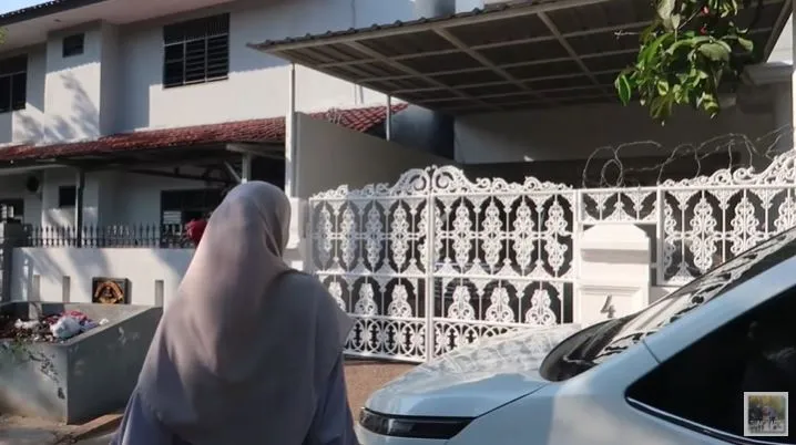 rumah ibunda Zaskia Sungkar © YouTube